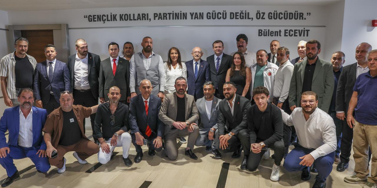 CHP Genel Başkanı Kemal Kılıçdaroğlu, CHP Spor Kurulu Üyeleri ile Bir Araya Geldi