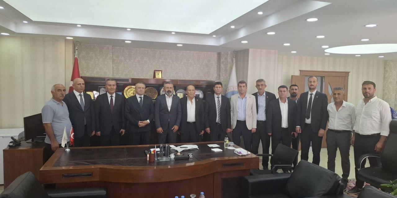 Adnan Demirci ve Nevaf Bilek Hakkari Ticaret ve Sanayi Odası'nı Ziyaret Etti