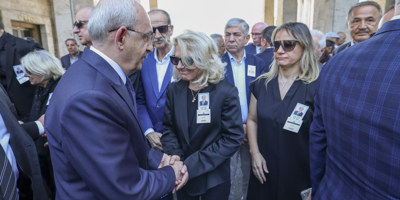 CHP Genel Başkanı Kemal Kılıçdaroğlu, Cevdet Selvi İçin Düzenlenen Cenaze Törenine Katıldı