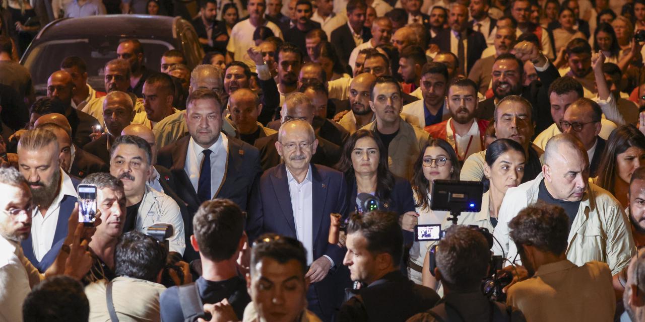 CHP Genel Başkanı Kemal Kılıçdaroğlu, İzmir'in Karşıyaka İlçesinde Düzenlenen Yürüyüşe Katıldı