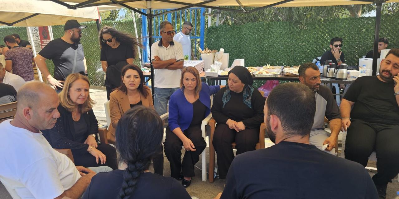 CHP Heyeti, Girne'deki Gemi Faciası Nedeniyle Bölgede... Heyet, Limanda Bekleyişini Sürdüren Aileleri Ziyaret Etti