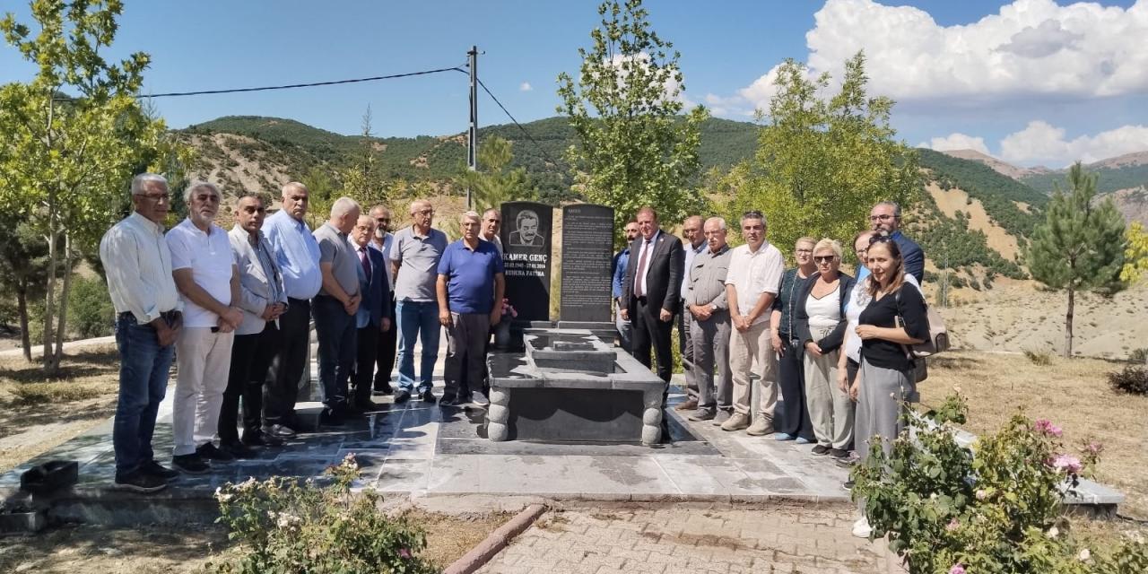Kamer Genç’in Kabri Başında Konuşan Cemal Canpolat: O Tek Kişilik Bir Orduydu