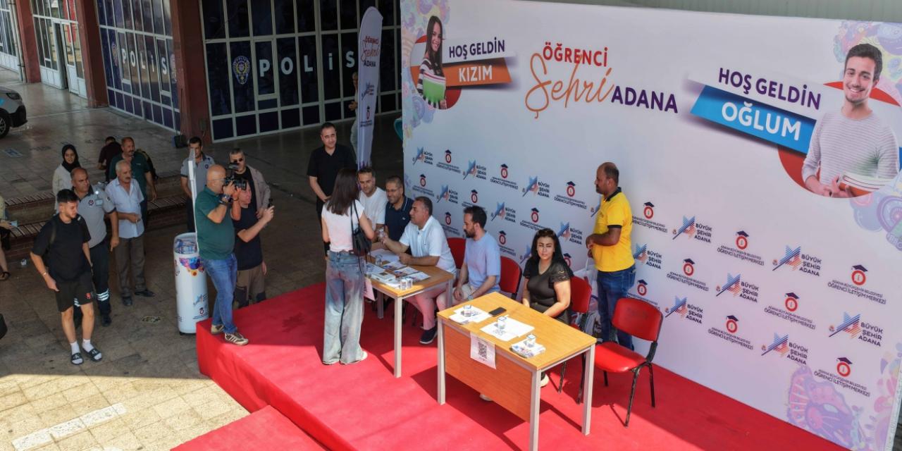 Adana’ya Öğrenim Görmeye Gelen Gençleri Büyükşehir Yalnız Bırakmadı
