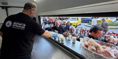 KÂĞITHANE BELEDİYESİ’NDEN HASTANE ÖNLERİNDE SICAK ÇORBA İKRAMI