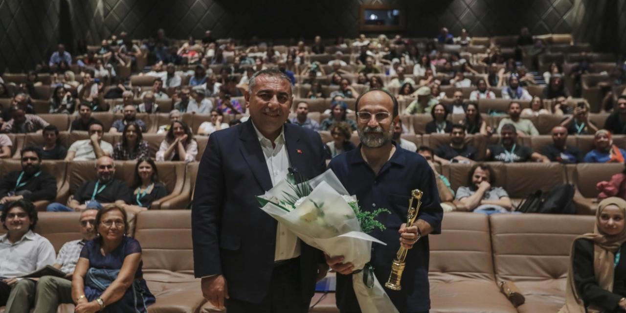 Dünya Sinemasının Usta İsmi Asgar Farhadi’ye Yaşam Boyu Başarı Ödülü Verildi