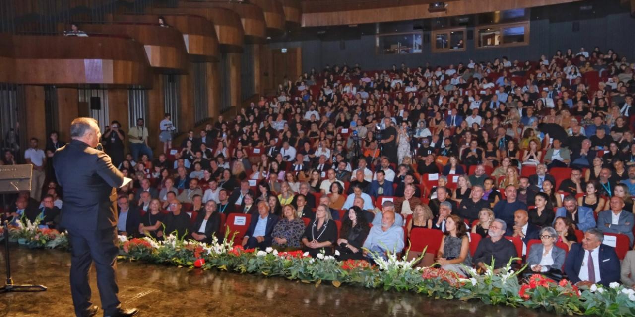 Altın Koza’da Onur Ödülleri Yönetmen Ferzan Özpetek ve Oyuncu Vahide Perçin’e Verildi