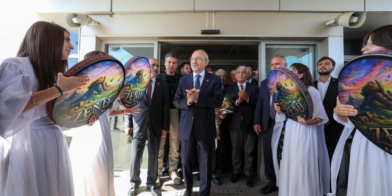 Cumhuriyet Halk Partisi Genel Başkanı Kemal Kılıçdaroğlu, Şırnak Şerafettin Elçi Havalimanı’nda Coşkuyla Karşılandı