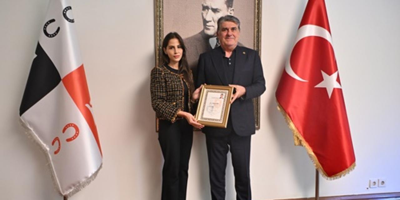Yeni Asli Üyemiz Nancy Kibar için rozet töreni yapıldı