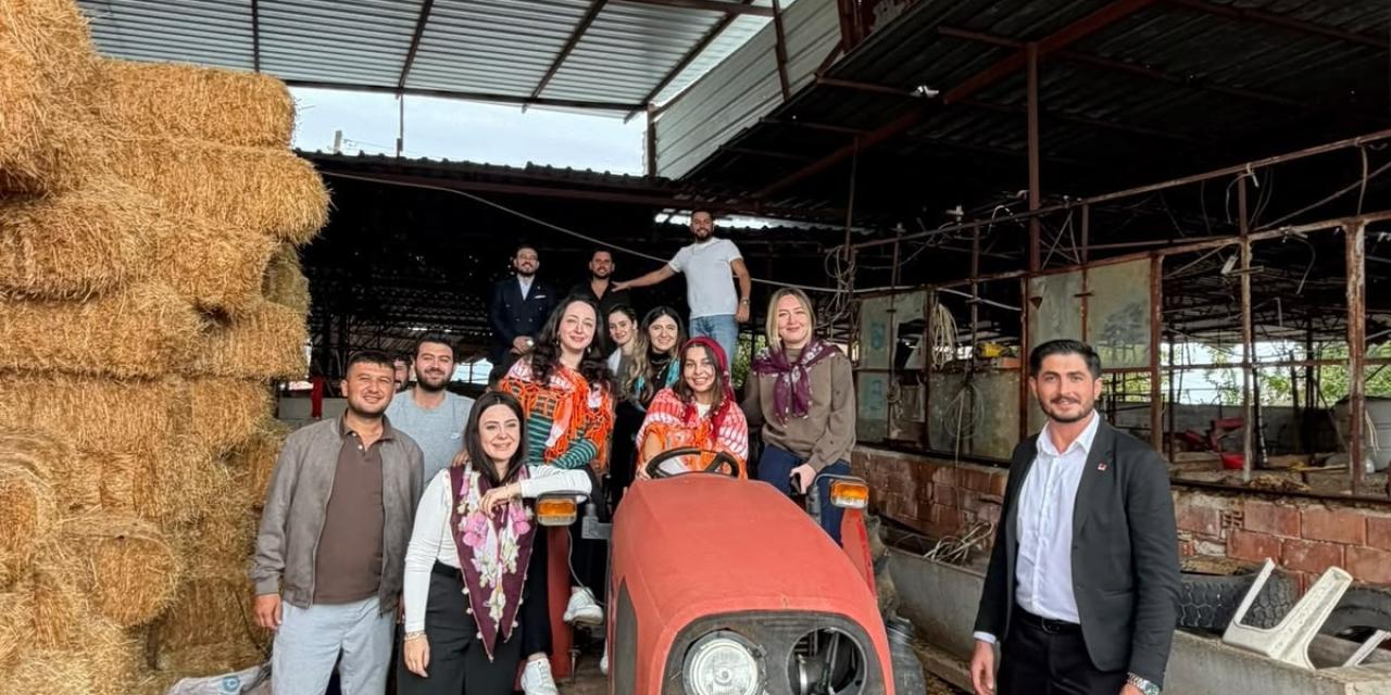 Berfin Karan, Antalya'da Genç Kadın Çiftçilerle Bir Araya Geldi