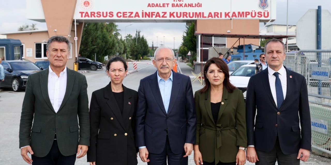 CHP Genel Başkanı Kemal Kılıçdaroğlu, Tarsus Cezaevinde Tutuklu Bulunan Vahap Seçer ile Abdullah Özyiğit’i Ziyaret Etti