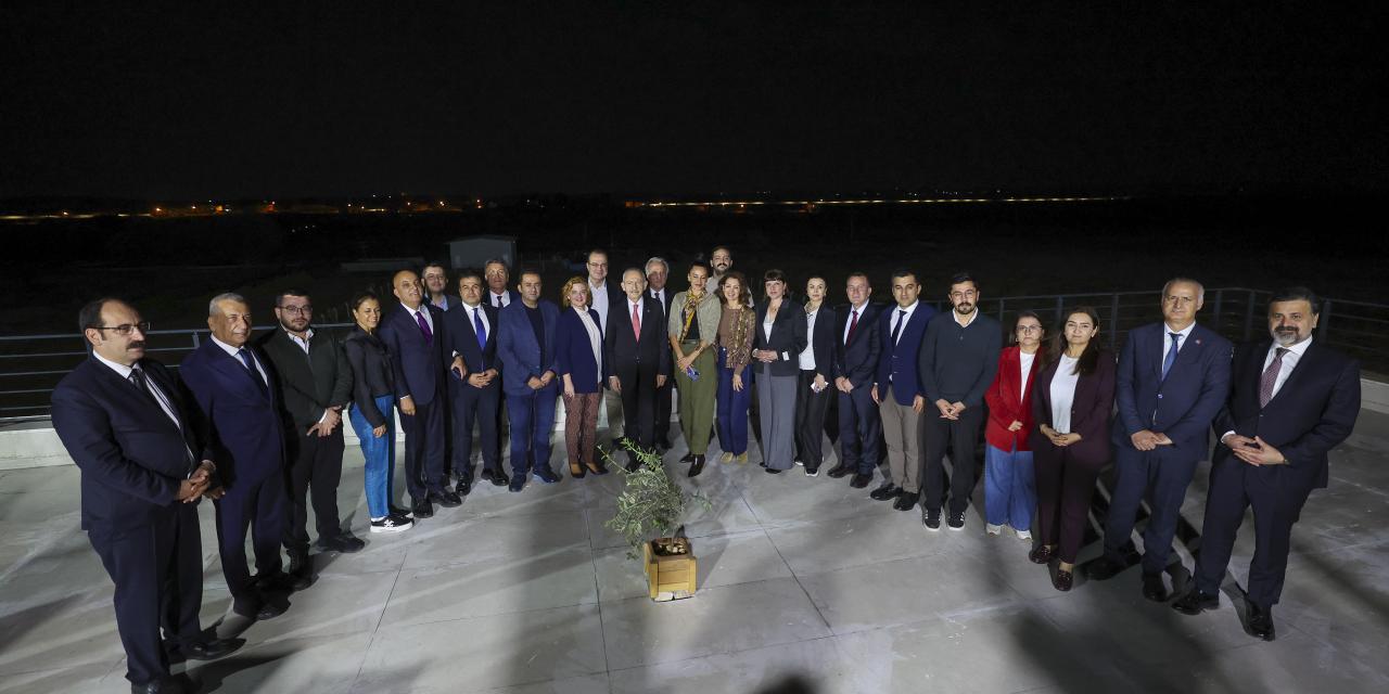 CHP Genel Başkanı Kemal Kılıçdaroğlu, Gaziantep Karkamış'ta Kanaat Önderleri ve Gazetecilerle Bir Araya Geldi