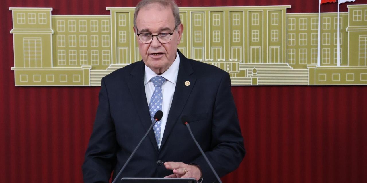 Faik Öztrak: Hem Grubun Parasının Hem Fon Rezaletinin Peşinden Koşarız