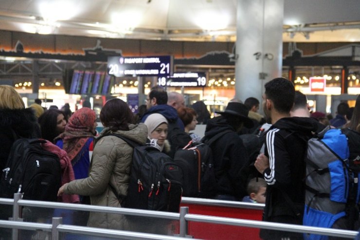 Atatürk Havalimanı’nda yılbaşı yoğunluğu