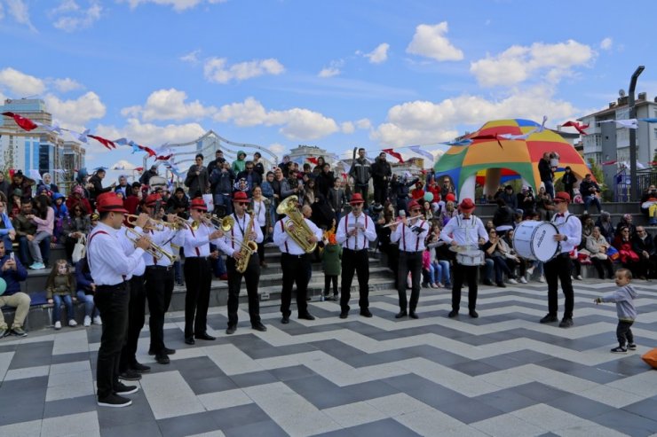 Maltepe'de, Cumhuriyet Parkı’nda 23 Nisan coşkusu