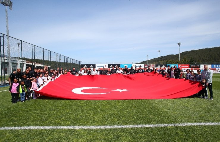 Beşiktaş Nevzat Demir Tesisleri’nde 23 Nisan coşkusu