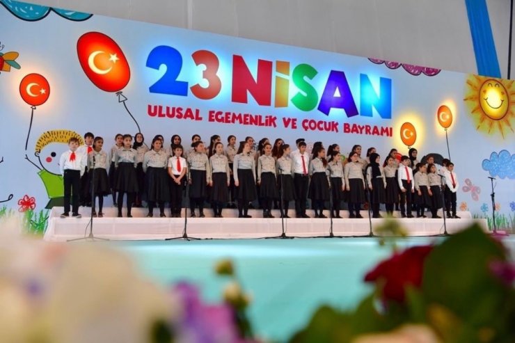 İstanbul’da çocuk bayramı kutlamaları renkli görüntülere sahne oldu