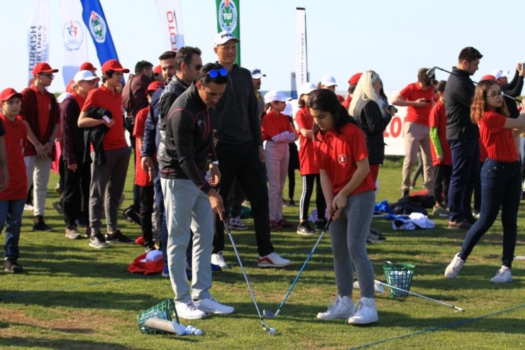 Küçük golfçülerin 23 Nisan coşkusu