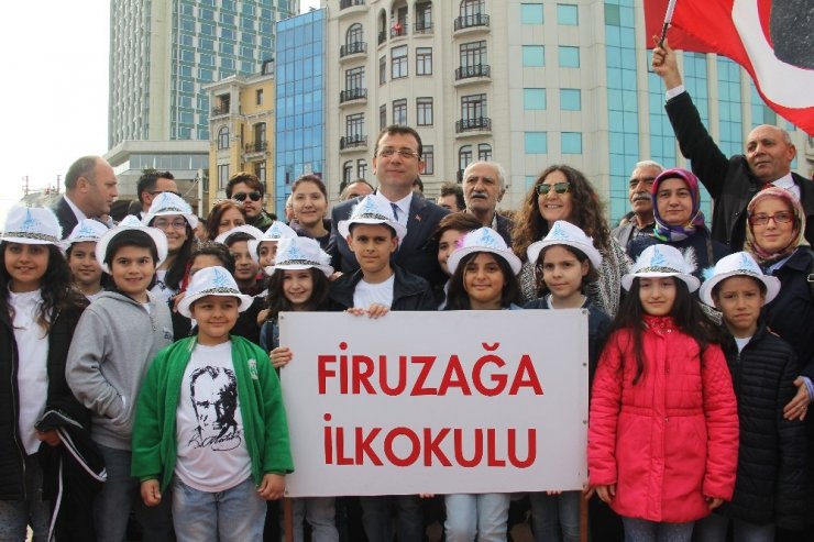 Taksim’de 23 Nisan coşkusu