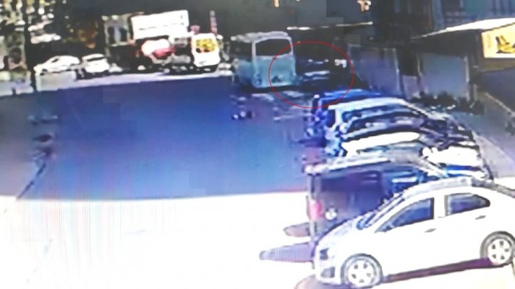 Kaza yapan sürücüden ilginç davranışları dikkat çekti