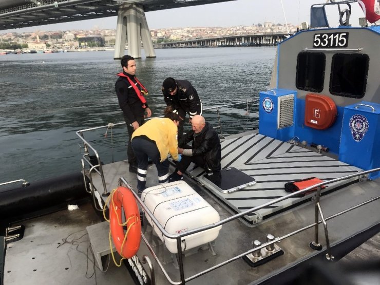 Dengesini kaybeden yaşlı adam Haliç’e düştü
