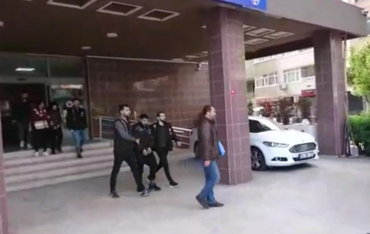 Kapkaççılar önce kameralara, sonra polise yakalandı