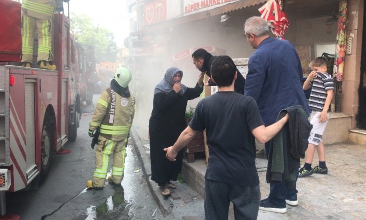 Sarıyer'de, Korku Dolu Anlar: 20 Kişi Yangında Mahsur Kaldı