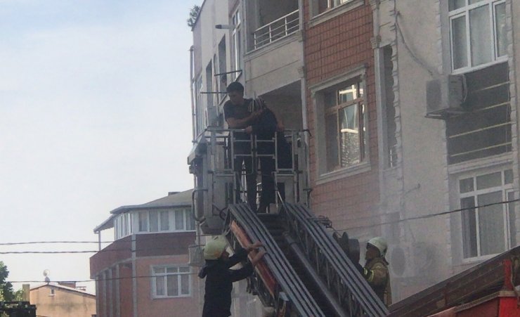 Sarıyer'de, Korku Dolu Anlar: 20 Kişi Yangında Mahsur Kaldı