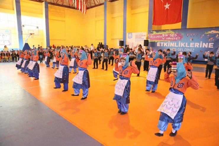 Sultangazi’de Geleneksel Halk Oyunları Şenliği düzenlendi