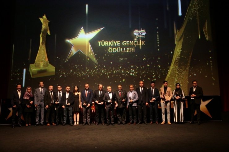 Başkan Usta’ya “Gençlik Özel Ödülü”