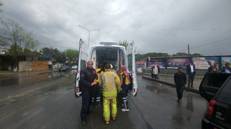 Arnavutköy’de ortalığı savaş alanına çeviren kazada 3 kişi yaralandı