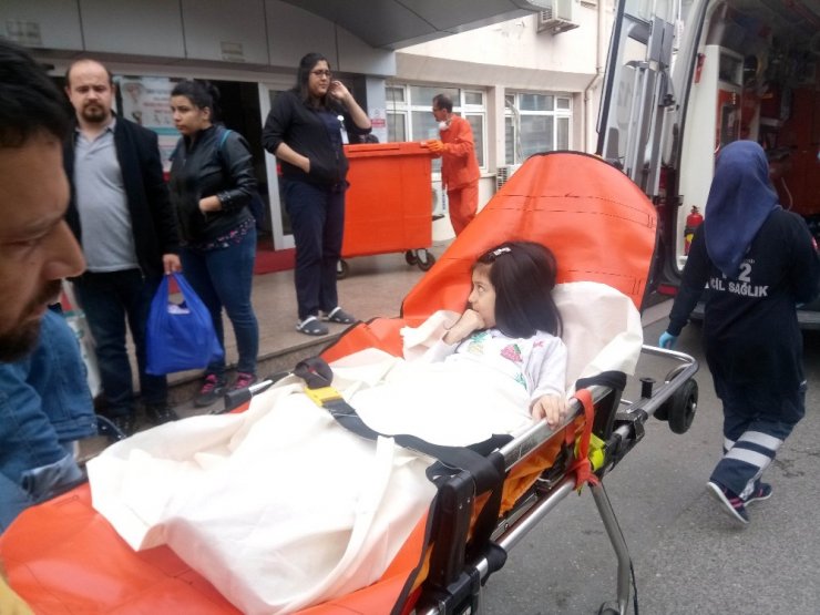 Kartal’daki çöken binadan kurtarılan minik Azra, taburcu oldu