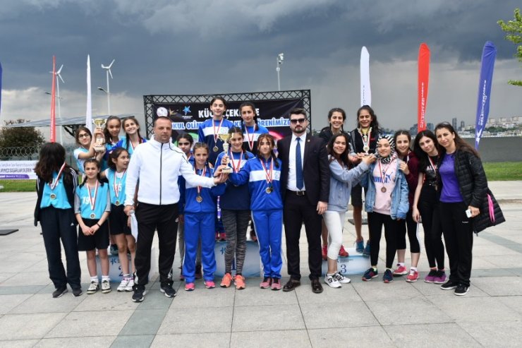 Küçükçekmece’de gençlik koşusu gerçekleştirildi