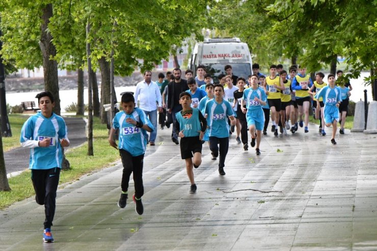 Küçükçekmece’de gençlik koşusu gerçekleştirildi