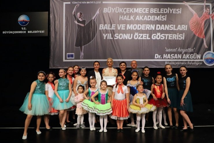 Büyükçekmece’nin minik yetenekleri yılsonu gösterileriyle nefesleri kesti