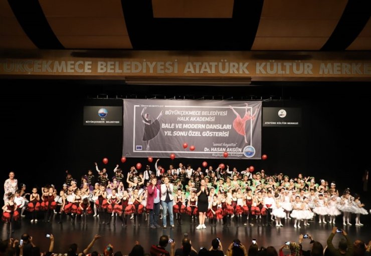 Büyükçekmece’nin minik yetenekleri yılsonu gösterileriyle nefesleri kesti