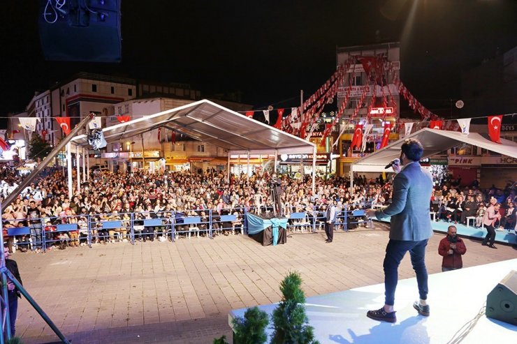 Esenler’de Yusuf Güney’den ilahiler