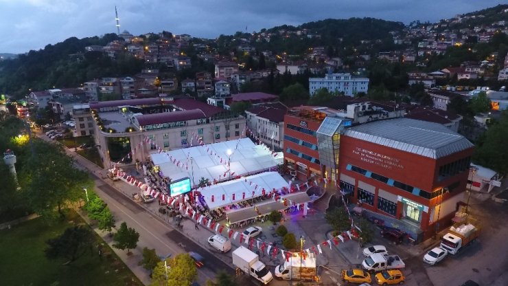 Beykoz’da 5 bin kişi sokak iftarında buluştu