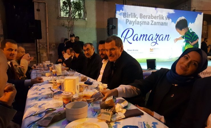Zeytinburnu halkı sokak iftarında buluştu