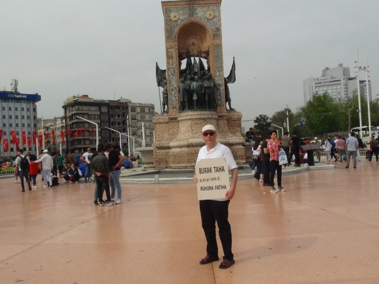 Kendi mezar taşını yaptırıp Taksim’de dolaştı