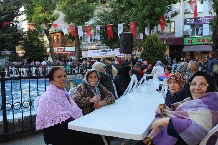 Zeytinburnu’nda engelli aileleri iftarda buluştu