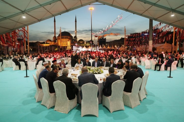 Cumhurbaşkanı Erdoğan: “Sanatçı sanatıyla konuşur, bu tür insanlara dalkavukluk yapmaz”