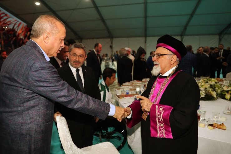 Cumhurbaşkanı Erdoğan: “Sanatçı sanatıyla konuşur, bu tür insanlara dalkavukluk yapmaz”