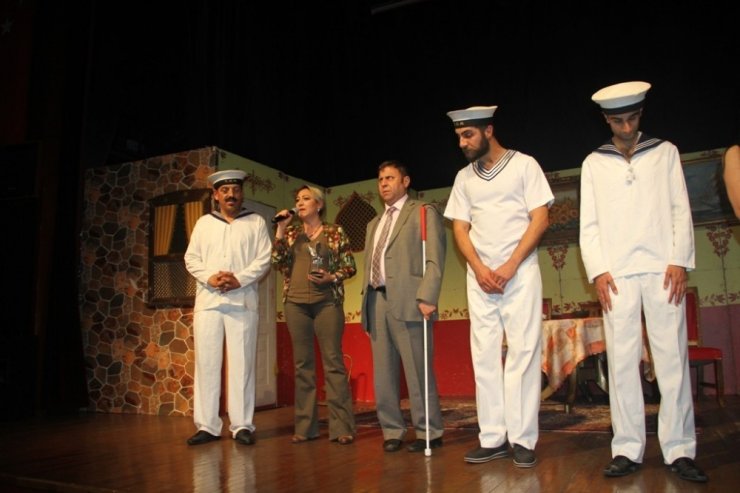 Görme engelli oyunculardan muhteşem performans