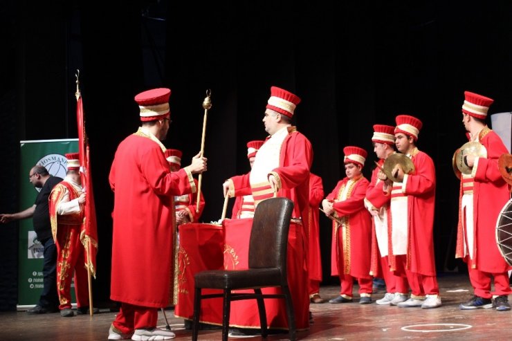 Özel öğrencilerden engel tanımayan sahne gösterileri