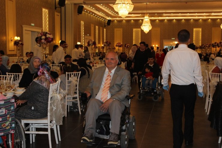 Engelli vatandaşlar ve aileleri Başakşehir’de iftarda buluştu