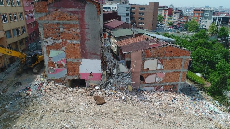 Kağıthane’de yıkılan binaların enkaz alanı havadan görüntülendi