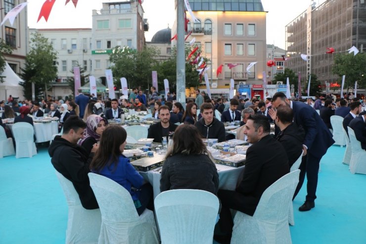 Karaköy Rıhtımı’nda İftar