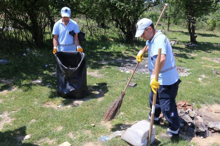 Piknikçiler Aydos Ormanı'nı çöplüğe çevirdi
