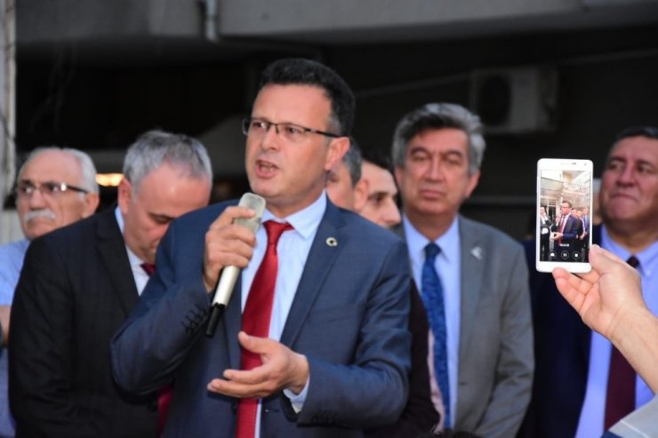 Ahmet Öküzcüoğlu İstanbul’daki Alaşehirlilerle iftarda bir araya geldi