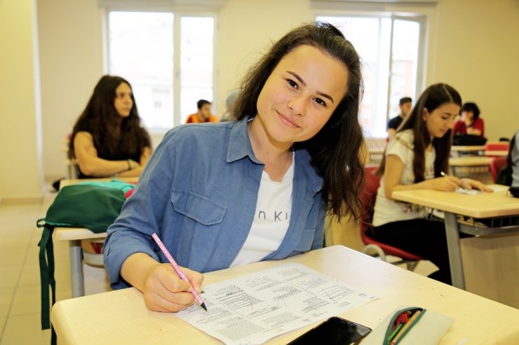 Ataşehir Belediyesi, 600 genci üniversiteye hazırlıyor